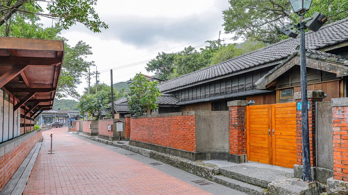 四連棟是金瓜石地區保存良好且完整的日式宿舍。（圖片來源：卡夫卡愛旅行）