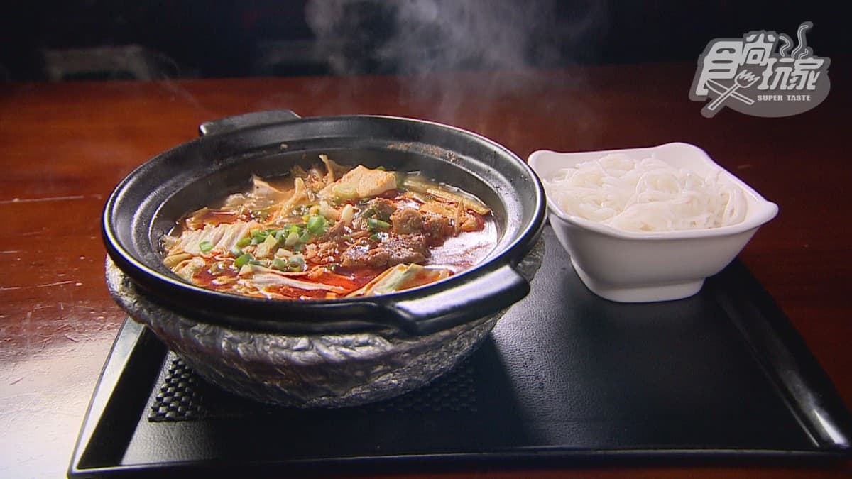 「麻辣牛米線」香氣十足，麵條吃起來帶米香味。