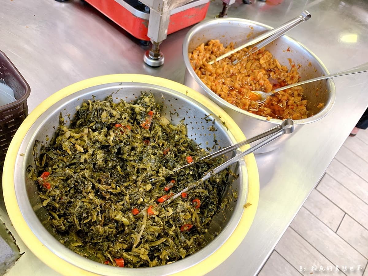 半夜12點還在排!台中銅板價「米其林爌肉飯」夜貓最愛,酸菜、辣菜脯隨你加 半夜12點還在排!台中銅板價「米其林爌肉飯」夜貓最愛,酸菜、辣菜脯隨你加