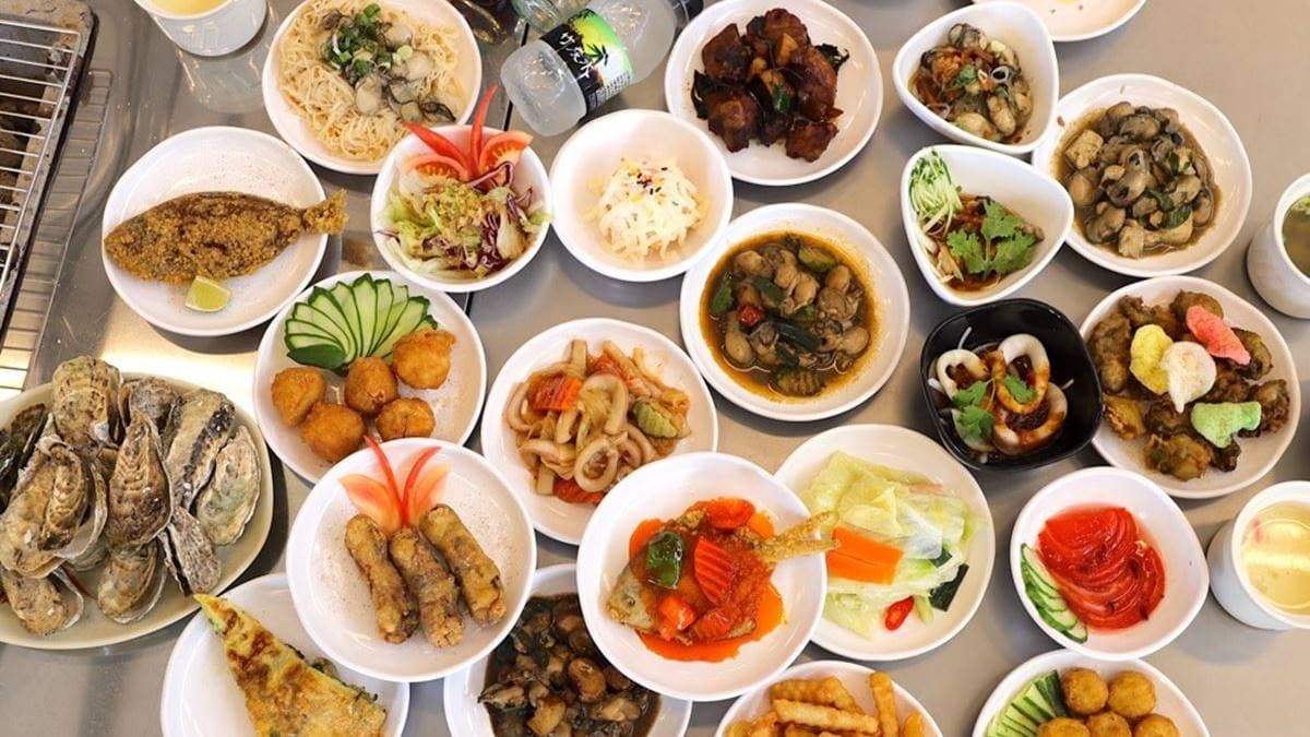 吃到飽還包含超過20道熱炒料理任你點，想吃更多好料也有單點菜色可加購。（圖片來源：進食的巨鼠）