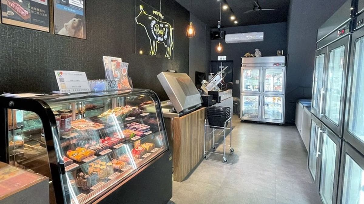 這家是高雄最多火鍋店與燒烤店的肉品批發商，除了實體門市也可以線上購物。（圖片來源：跟著尼力吃喝玩樂）