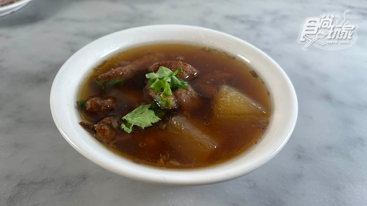 「排骨酥湯」湯頭喝起來很清甜。