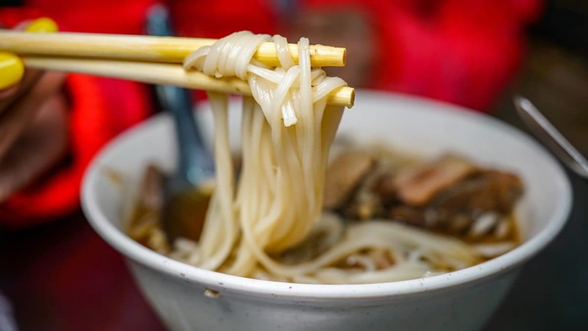 湯麵裡的麵線也很好吃，另外也有人說這邊乾意麵不錯。（圖片來源：鄉民食堂）