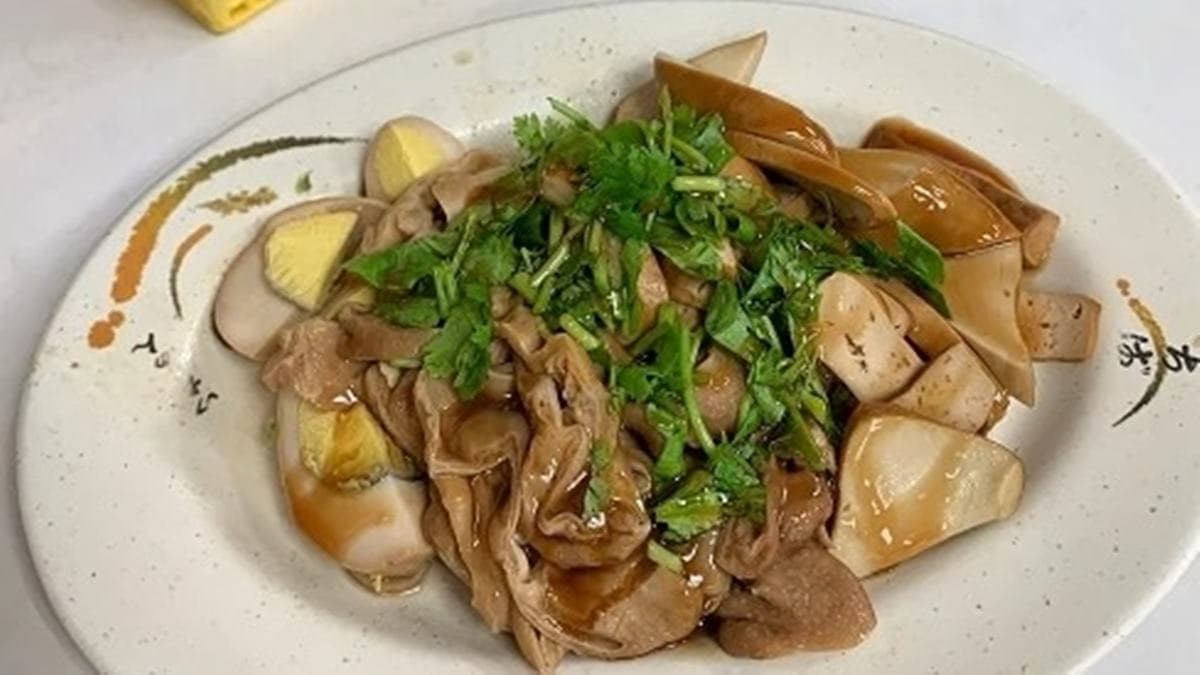 這裡的滷味很值得點，不少人都是１盤水餃配１盤滷味。（圖片來源：可大王愛旅行）