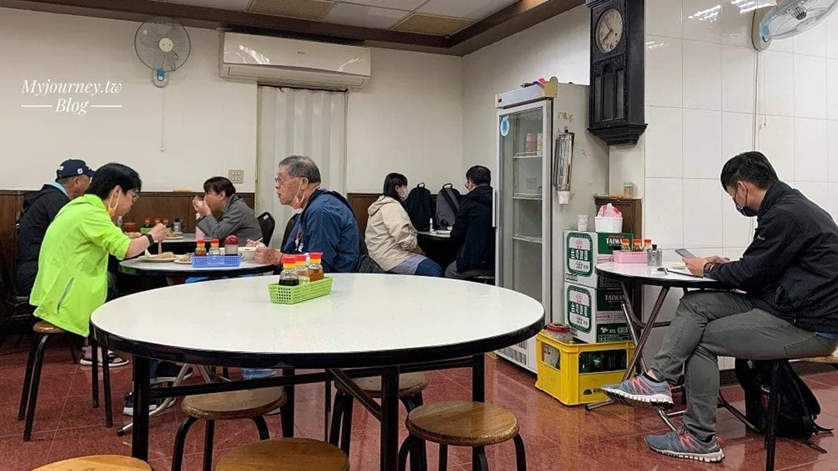 店內沒有華麗的裝潢，但是乾淨明亮、沒有油膩感。（圖片來源：可大王愛旅行）