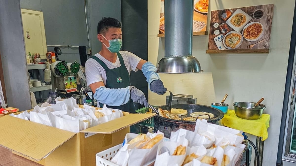 平日下午店裡訂單也很多，不少熟客都是整箱整箱在買。（圖片來源：剎有其食）