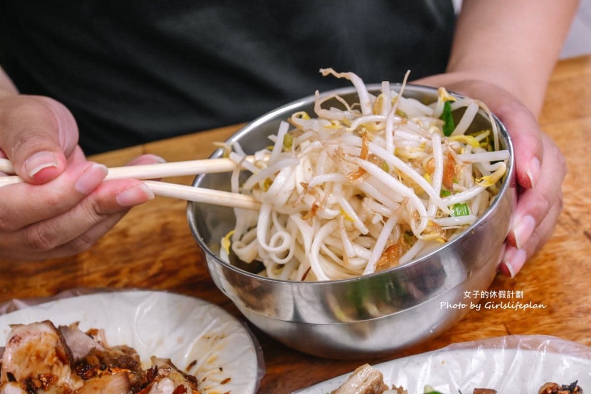 拜烘爐地必吃宵夜!中和30年「古早味陽春麵」便宜又大碗,想吃先抽號碼牌 拜烘爐地必吃宵夜!中和30年「古早味陽春麵」便宜又大碗,想吃先抽號碼牌