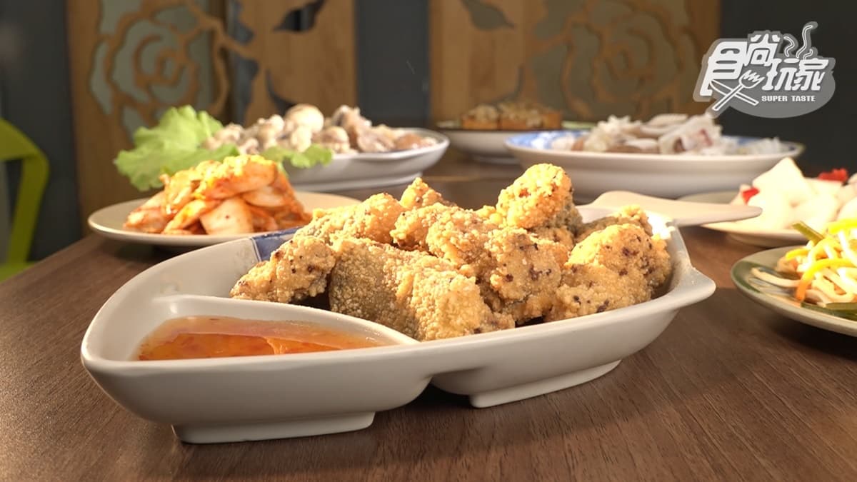 「招牌鮮魚酥」吃起來很水嫩，魚的香氣和水分恰到好處，加入泰式甜雞醬一起吃很開胃。