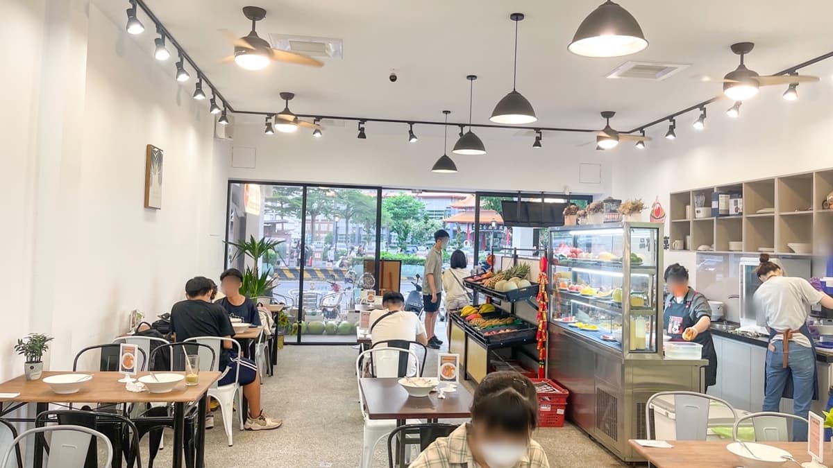店內裝潢採簡約的北歐風格，寬敞且明亮，用餐環境很舒適。（圖片來源：皮皮爬爬GO）