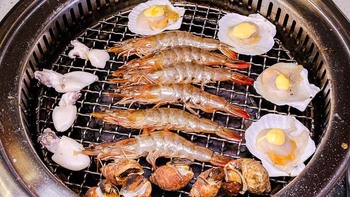 喜歡吃海鮮的朋友，也有魷魚、扇貝、鳳螺、花枝可以點。（圖片來源：霸子。食樂拼圖）