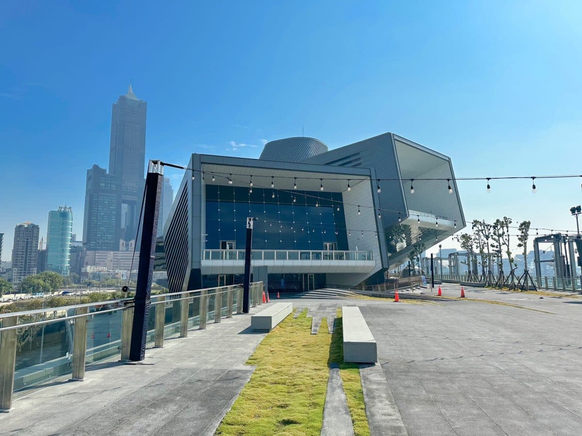 「高雄港旅運中心」戶外空間免費開放!搶拍海岸步道、觀海平台,新地標快衝 「高雄港旅運中心」戶外空間免費開放!搶拍海岸步道、觀海平台,新地標快衝