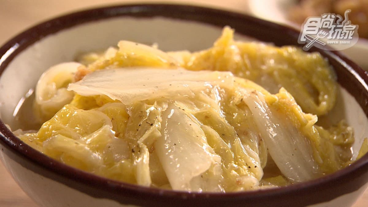 「白菜滷」散發出蔬菜特有的甜味，讓人忍不住一口接著一口。
