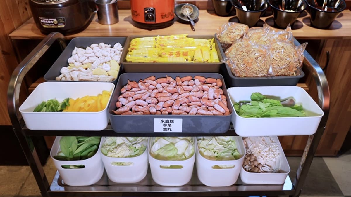 火鍋料和蔬菜隨便數數，就有近50種選擇。（圖片來源：雪倫情報局）