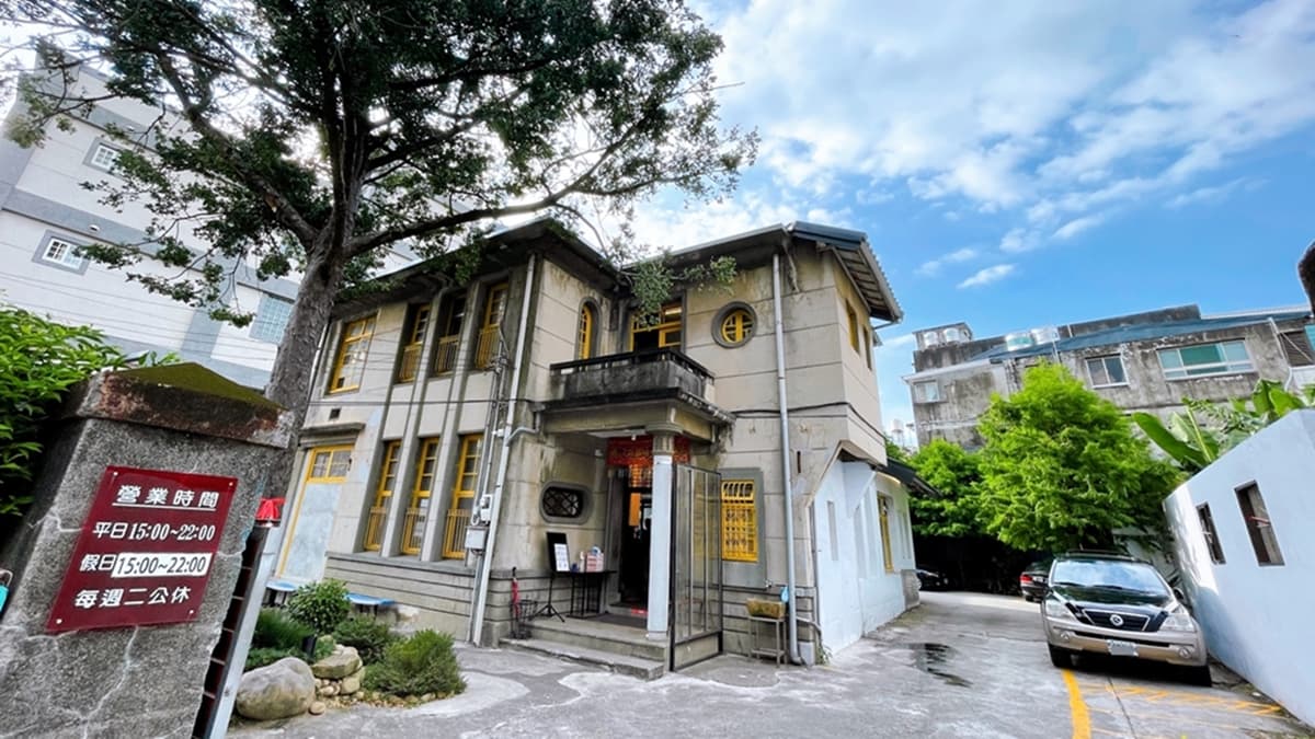 「一銀麵」店外觀是巴洛克式風格的老洋房。（圖片來源：瑋瑋美食萬歲）