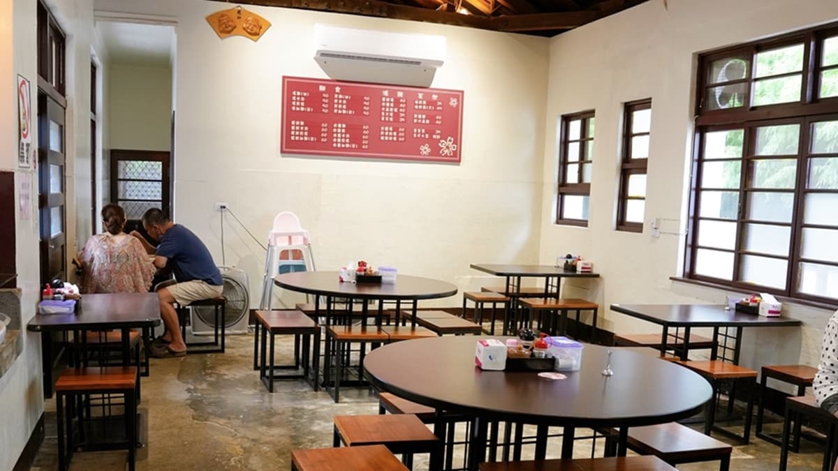 店內空間乾淨整潔，用餐環境相當舒適。（圖片來源：瑋瑋美食萬歲）