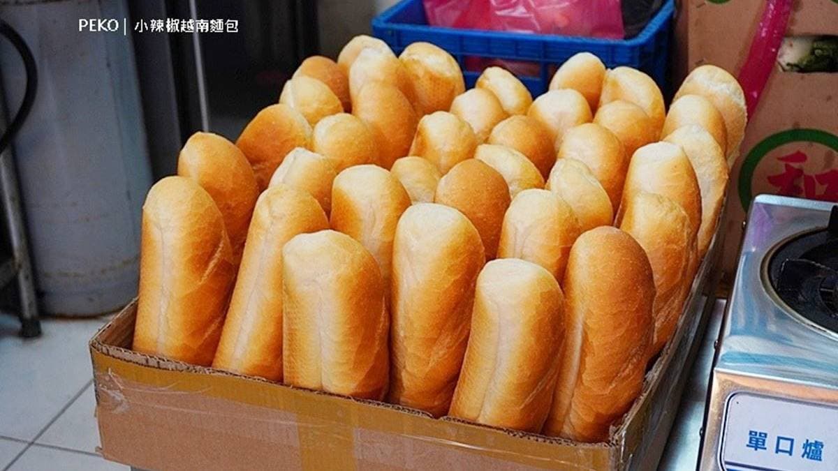 麵包口感酥中帶軟，塞料前還會刷上奶油、豬肝醬。（圖片來源：PEKOのSimple Life）