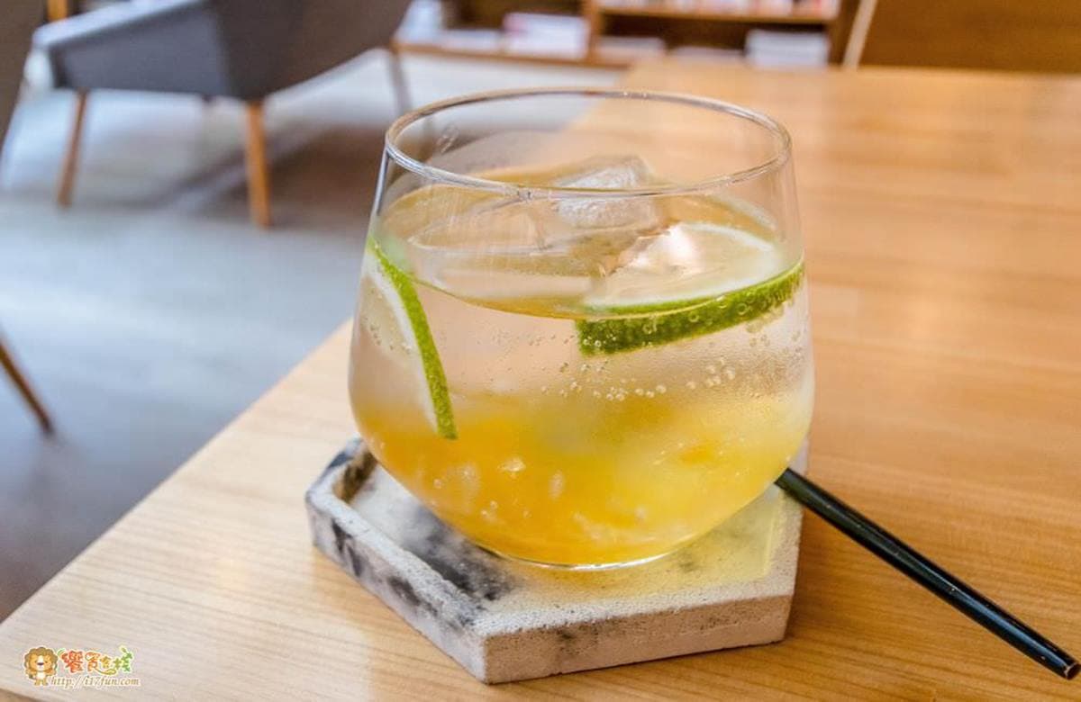 低消1杯飲料不限時看到飽!高雄「六星級書店」搶拍百坪書牆,還有超萌陸龜 低消1杯飲料不限時看到飽!高雄「六星級書店」搶拍百坪書牆,還有超萌陸龜