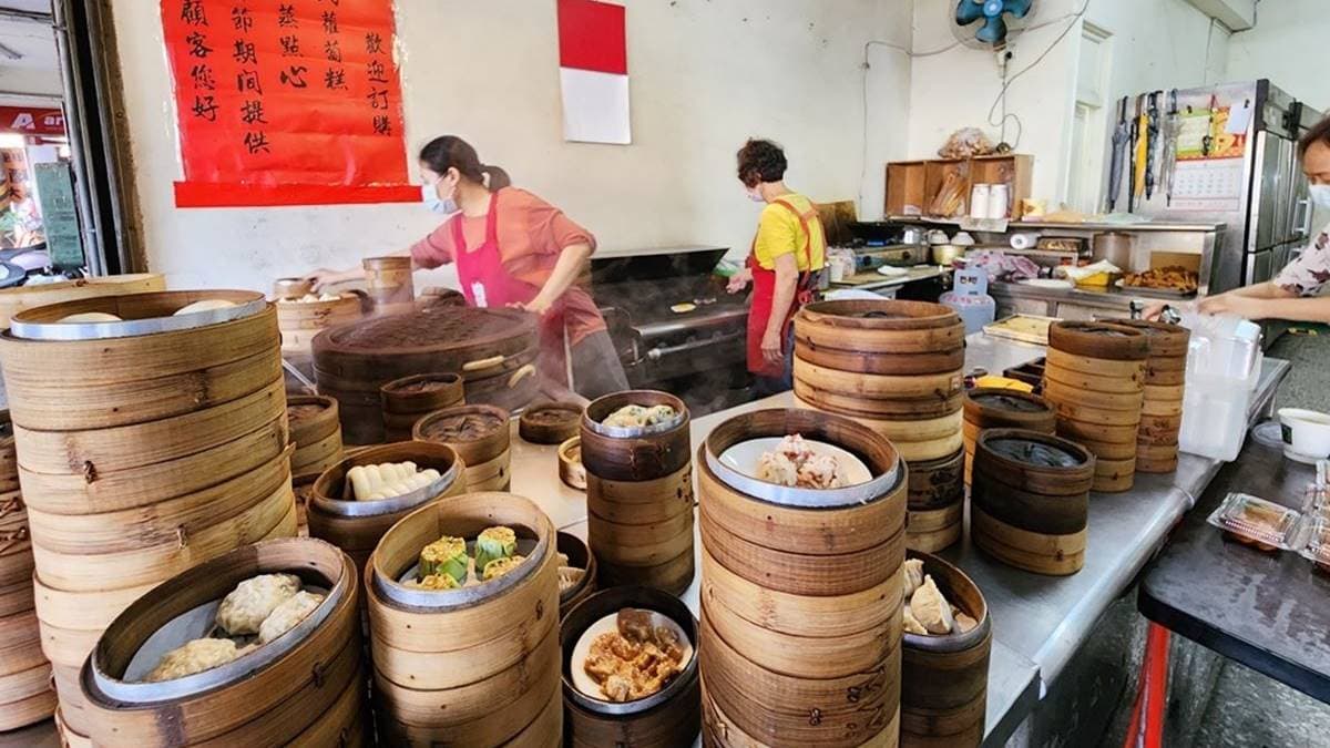 料理區有大大小小的蒸籠，裝著各式各樣的港點。（圖片來源：米寶麻幸福滿載）