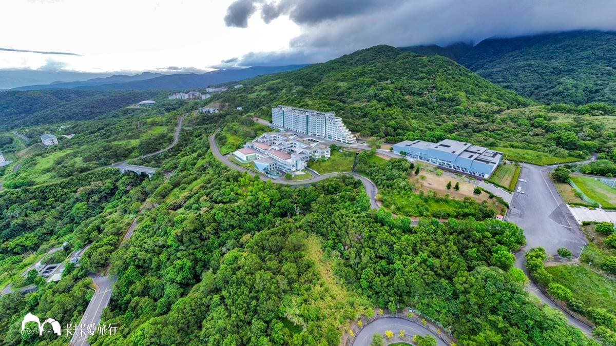 「淡江大學蘭陽校園」擁有近乎180度的遼闊視野。（圖片來源：卡夫卡愛旅行）