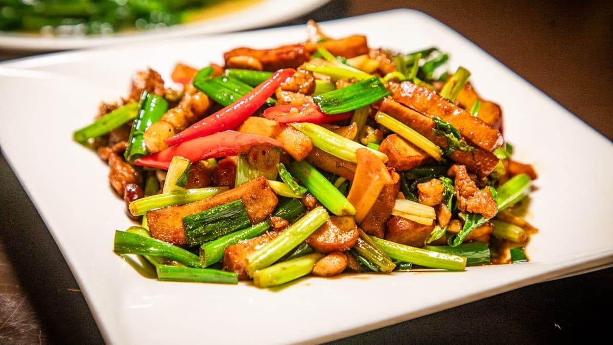 「客家小炒」口味比一般更清爽，可以嘗到食材本身的味道。（圖片來源：大手牽小手玩樂趣）