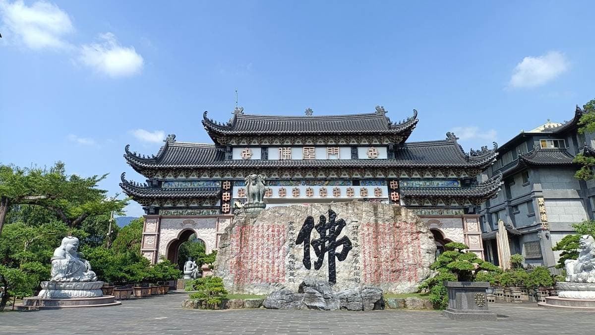 據說「佛心印聖石」是玄空法寺的鎮寺之寶，現場看非常壯觀。（圖片來源：Vicky媽媽的遊樂園）