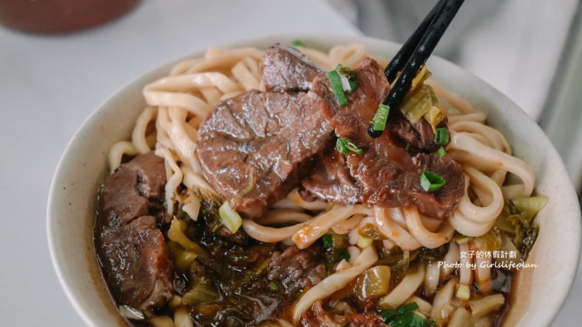 麵裡的牛肉塊有筋有肉，軟中帶點嚼勁，口感不錯，肉量也不少。（圖片來源：女子的休假計劃）