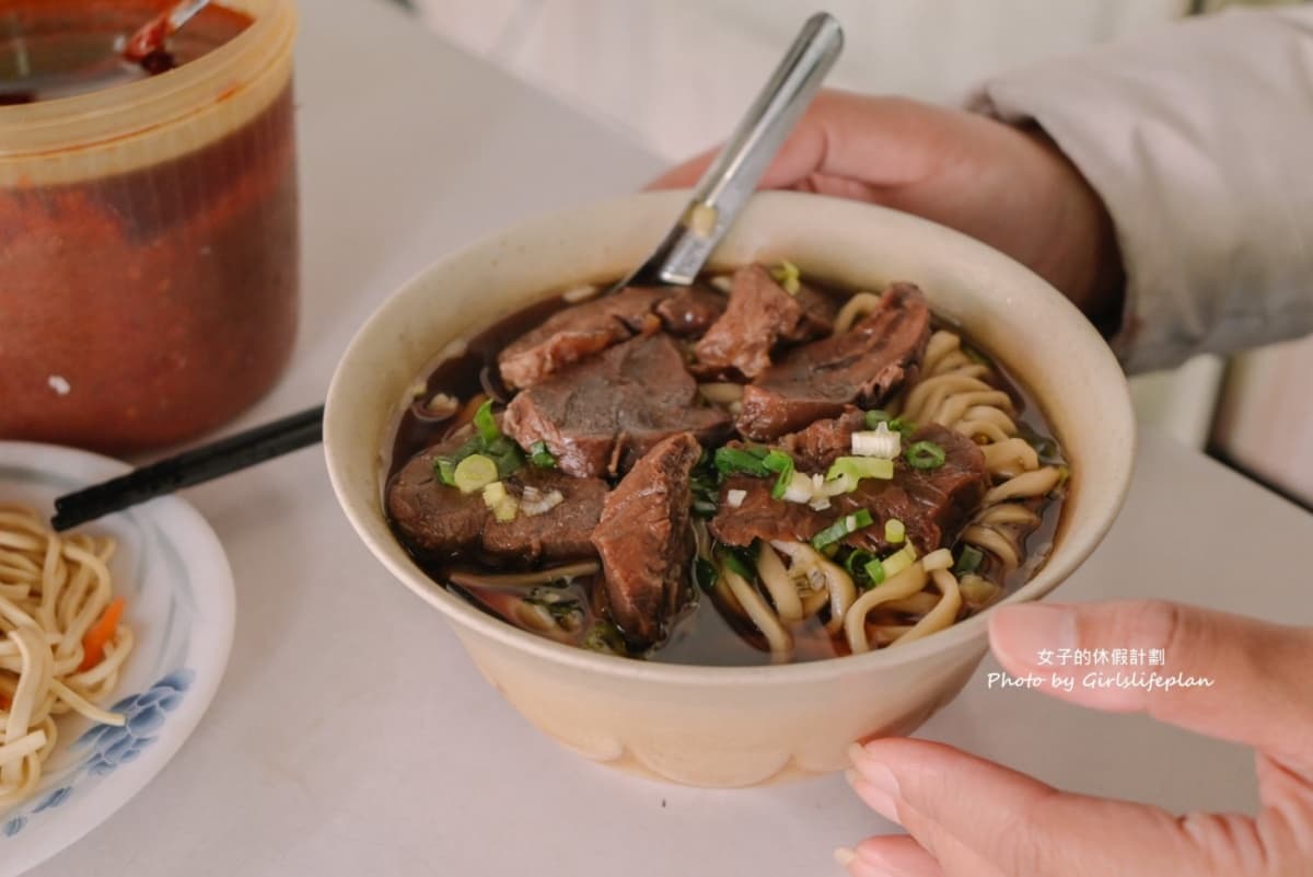 24小時都能吃!台北「高CP值牛肉麵」免費加湯喝到飽,必加銷魂辣牛油尬酸菜 24小時都能吃!台北「高CP值牛肉麵」免費加湯喝到飽,必加銷魂辣牛油尬酸菜