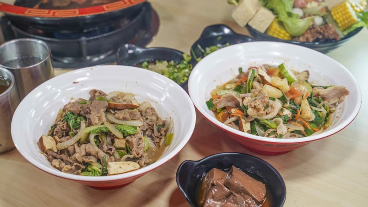 自助式的蒙古烤肉從肉品、蔬菜，甚至調味都可以自己搭配。（圖片來源：跟著尼力吃喝玩樂）