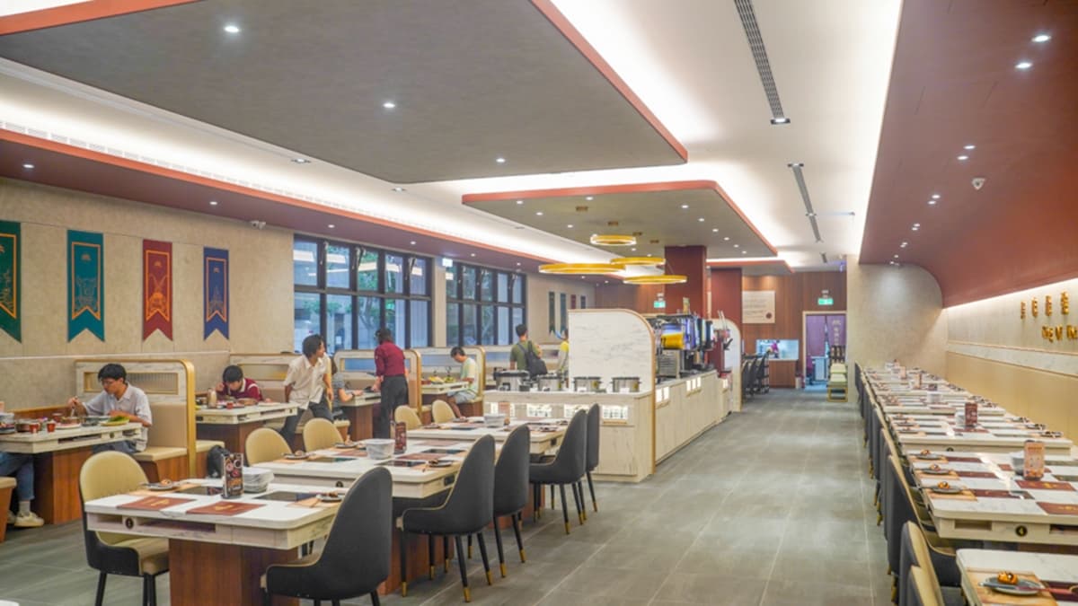 用餐空間占地百坪，無論是約會、家庭聚會、商務聚餐都很OK。（圖片來源：跟著尼力吃喝玩樂）