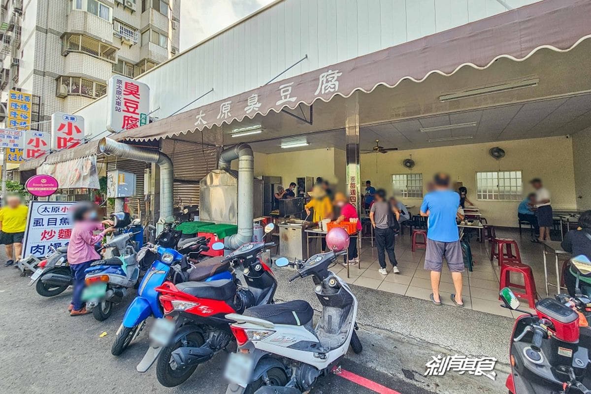 豬血湯免費喝到飽！台中「車站老牌臭豆腐」外脆內嫩，在地人下午茶推這家