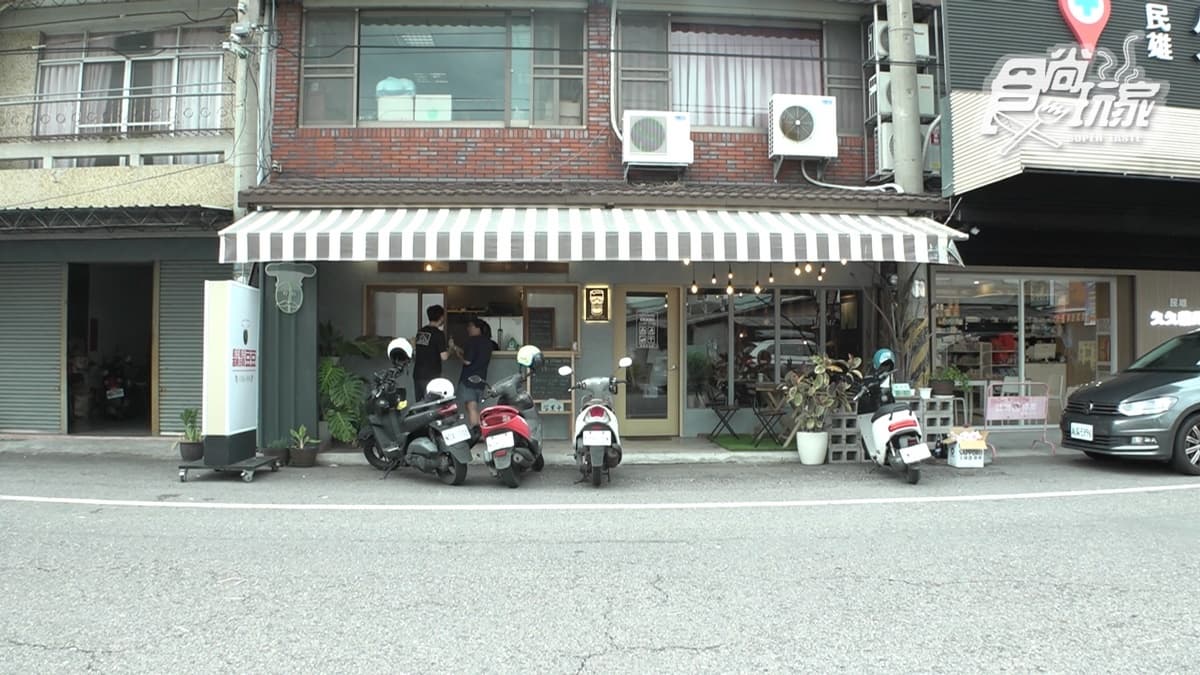 店家主打健康的甜湯，並且堅持只加蔗糖，還可以像飲料一樣用吸管喝。
