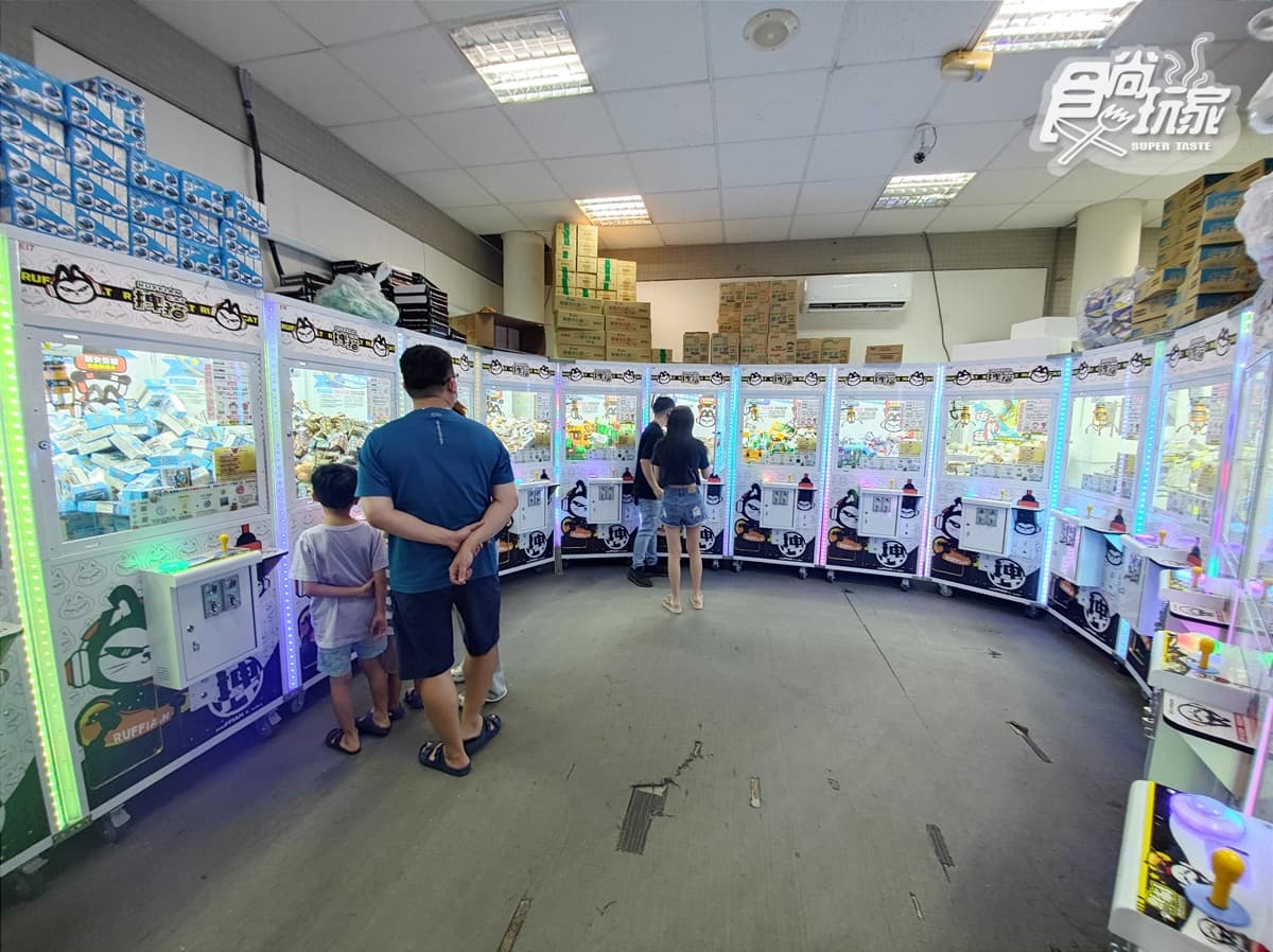 【新開店】每天免費夾3次！高雄最浮誇「夾娃娃」可夾龍蝦、紅蟳，還週週送家電
