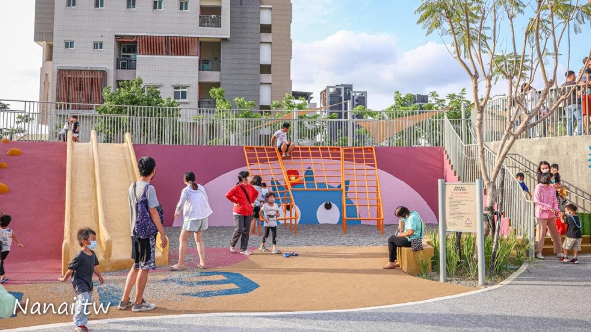 園內也有２線道溜滑梯、攀爬架、戲沙區、兒童遊戲區等。（圖片來源：Nana愛旅行札記）