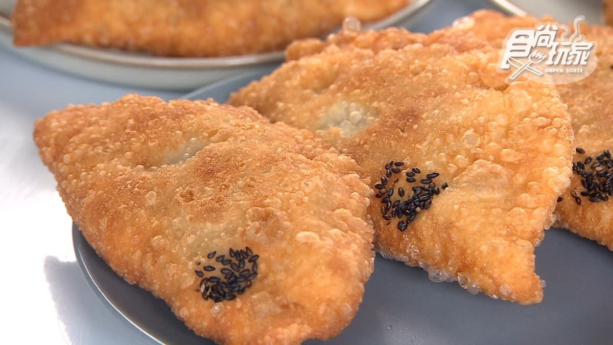 這款「酸菜豬肉餡餅」是老闆娘私心推薦的口味。