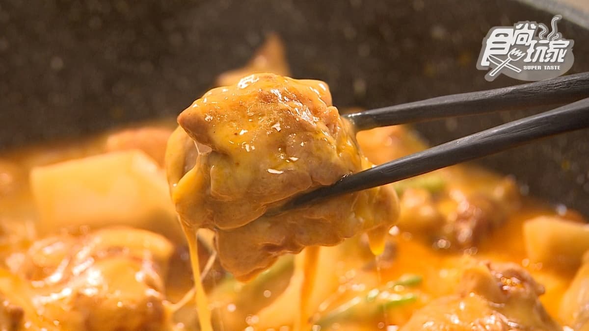 雞肉肉質很軟嫩，搭配滿滿起司吃起來更邪惡。
