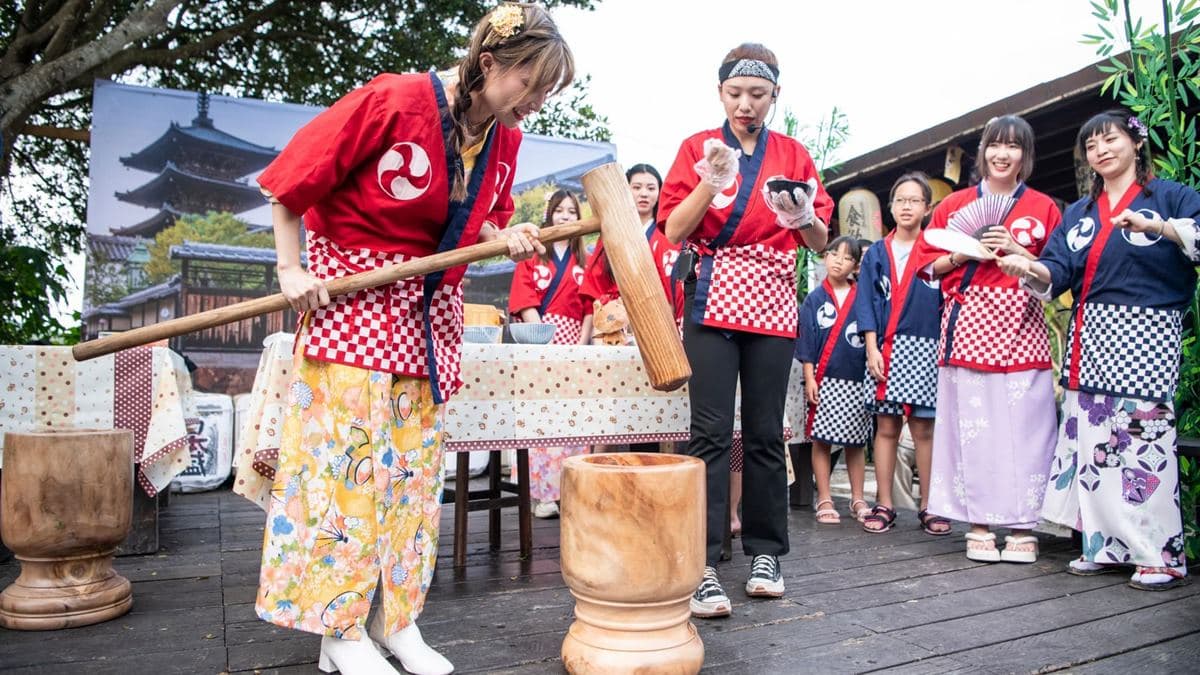 「搗麻糬表演體驗」活動正在開跑中。（圖片來源：祈願の千野村）