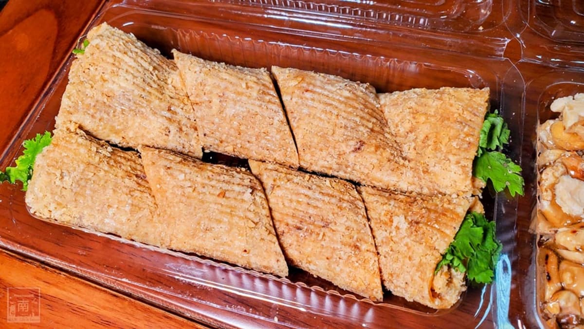 「有輾花生糖」帶點香菜的香味，花生味道滿濃郁的。（圖片來源：南人幫-Life in Tainan）