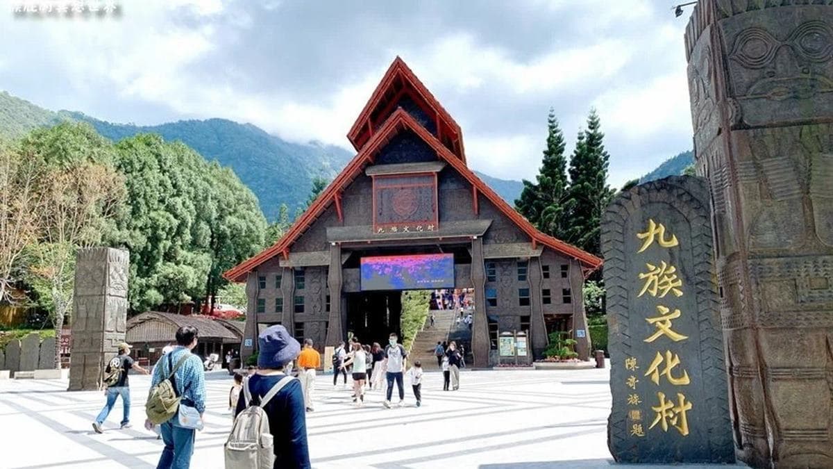 「九族文化村」位在南投縣魚池鄉，從台中開車來大約１小時左右。（圖片來源：猴屁的異想世界）