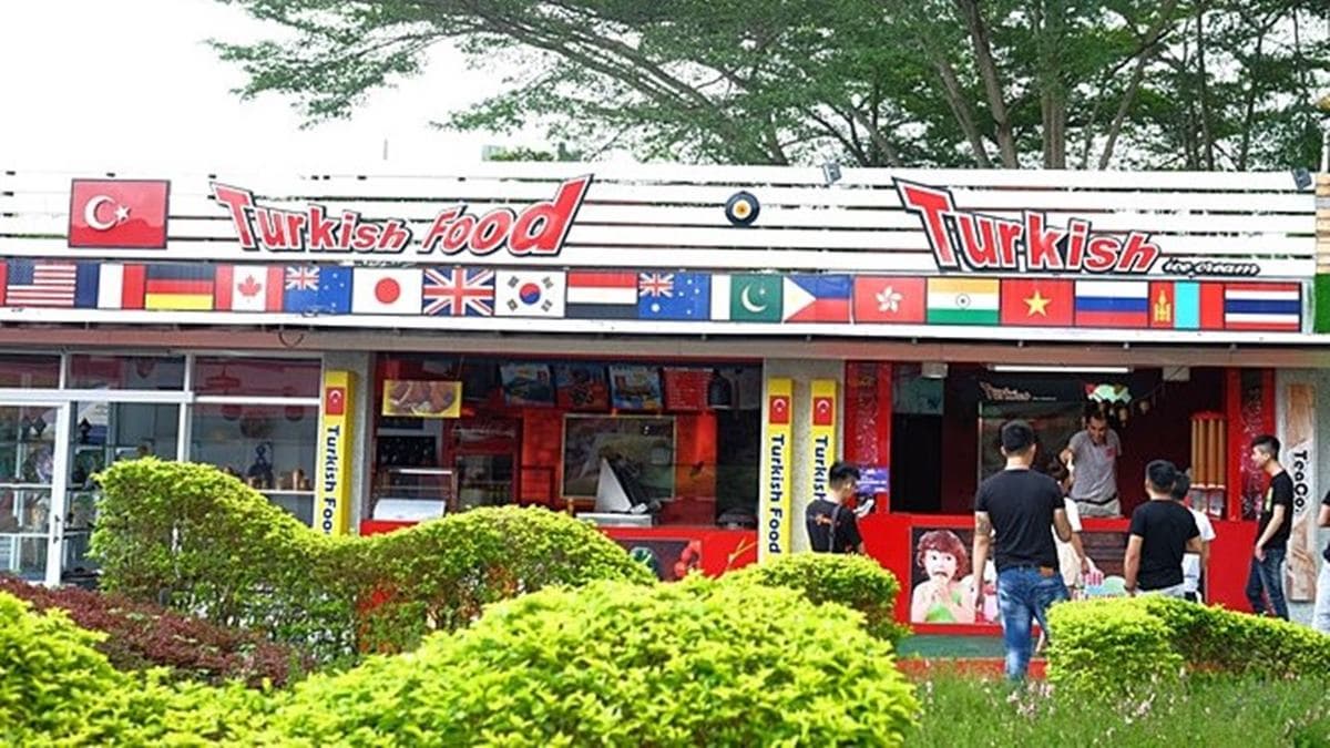 這邊的餐廳選擇性算多，中式、西式、異國風情，還有日式拉麵、丼飯可以吃。（圖片來源：蹦啾謝蘿莉）