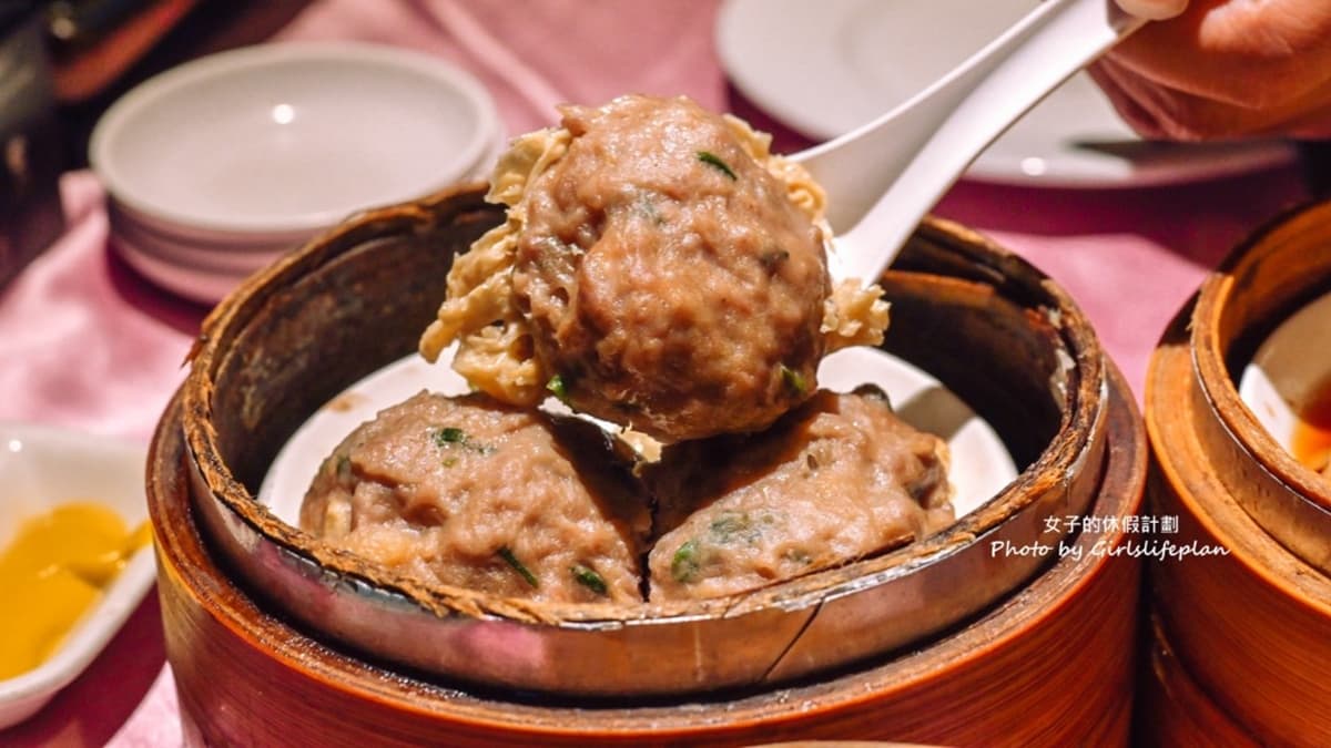 「鮮竹牛肉球」分量扎實又大顆。（圖片來源：女子的休假計劃）