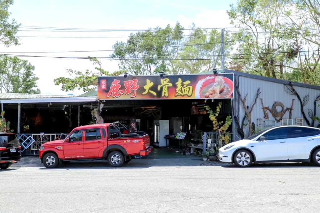 衝台東熱氣球必吃!爽啃20公分巨無霸大骨麵,連2屆台北牛肉麵節冠軍 衝台東熱氣球必吃!爽啃20公分巨無霸大骨麵,連2屆台北牛肉麵節冠軍