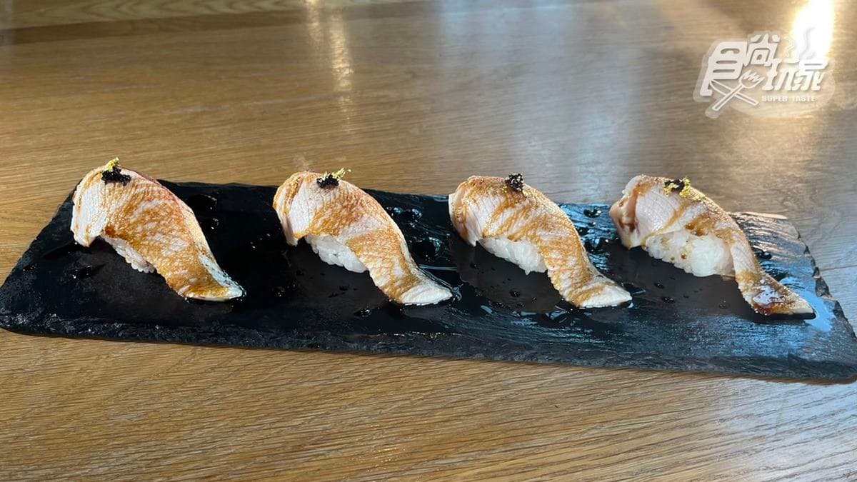 「星鰻比目魚握壽司」是店裡的招牌菜色之一，不僅口感很Q，比目魚也很大一條。