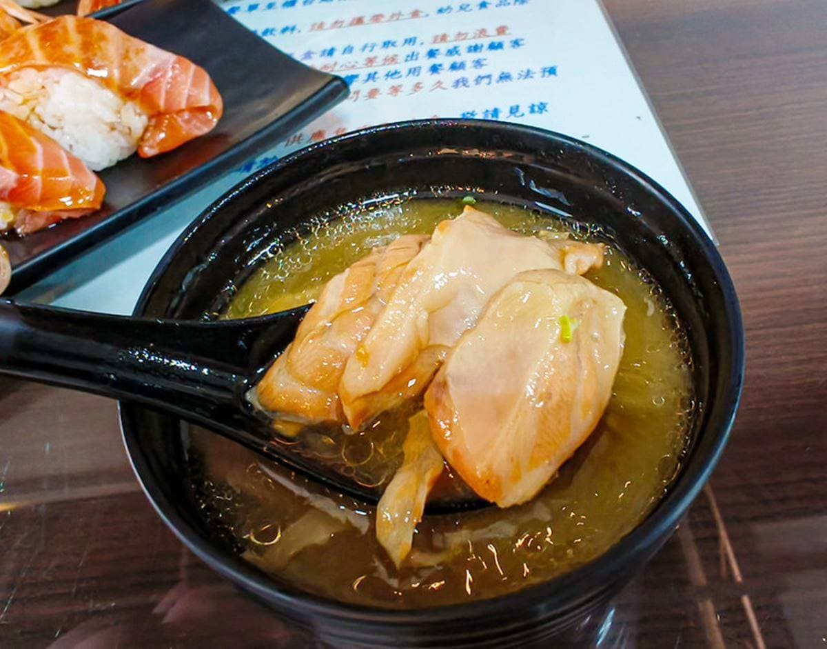 花蓮版「三味食堂」藏在這！巨無霸鮭魚壽司厚切不手軟，20元味噌湯魚肉滿滿