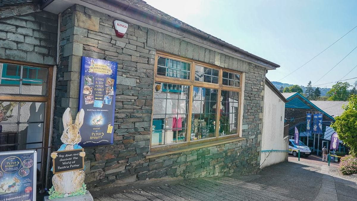 「比得兔博物館」靠近大路的地方沒有招牌，非常低調。（圖片來源：美食好芃友）