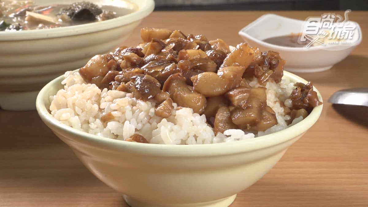 「肉燥飯」油脂香氣十足，讓人忍不住一口接一口。