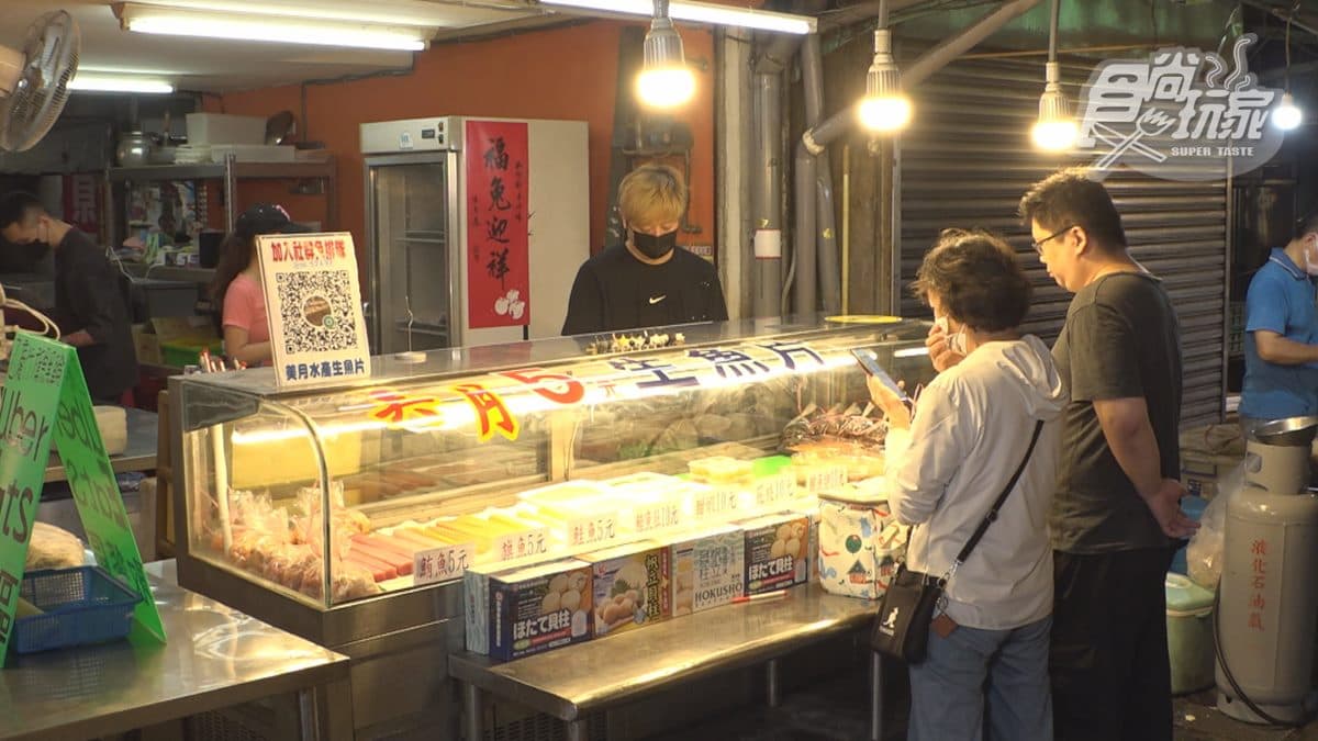 「美月水產生魚片」位於高雄內惟市場，因為超佛心的價格而在網路上暴紅。