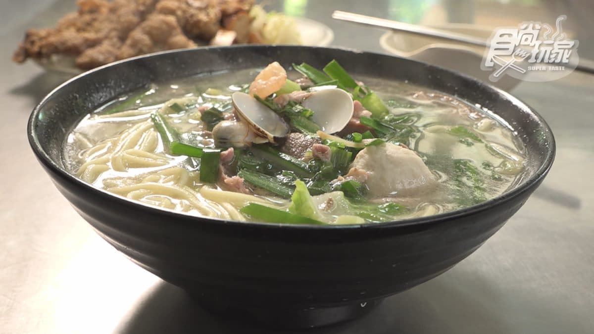 「什錦麵」吃得到雞胗、豬肝、蛤蜊等多種好料。