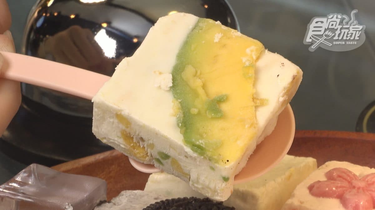口味推薦「酪梨香蕉牛奶」，奶香味很足，上面還有一整塊酪梨。