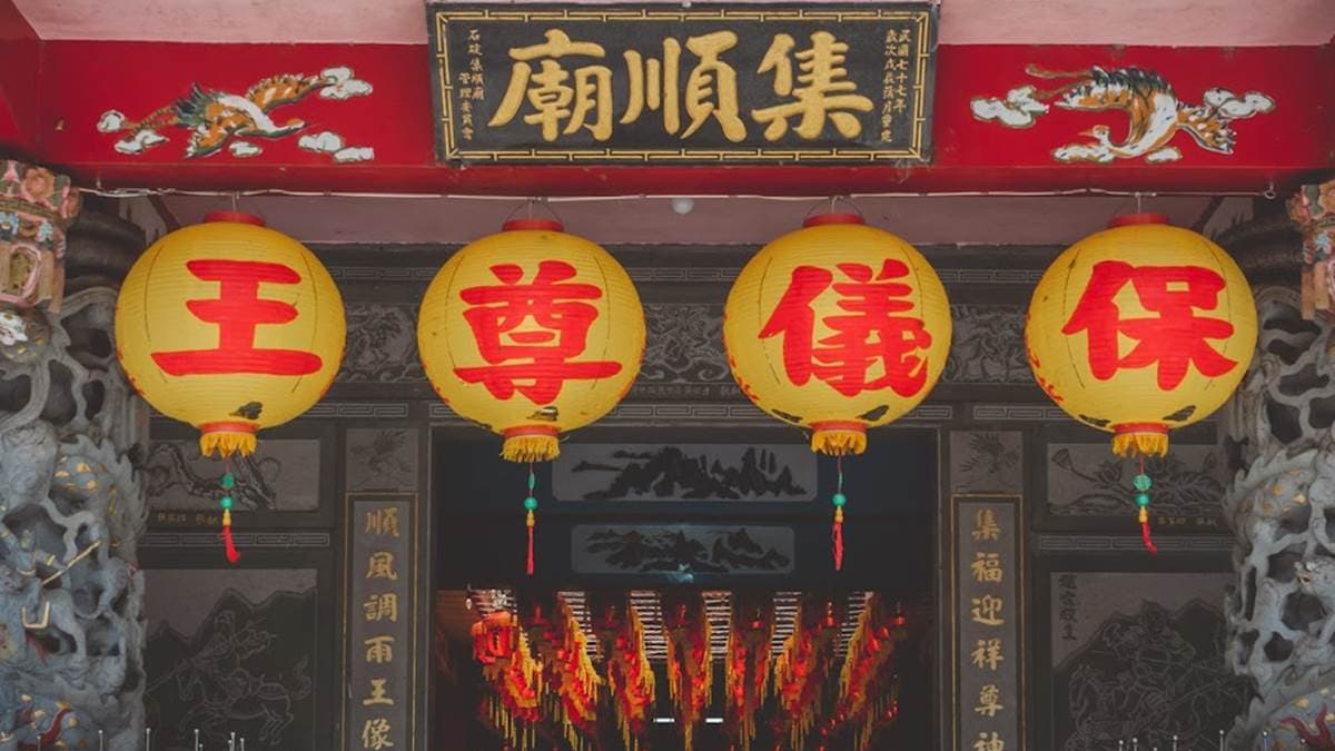 「集順廟」在石碇國小前。（圖片來源：是艾思，不是火拳。）