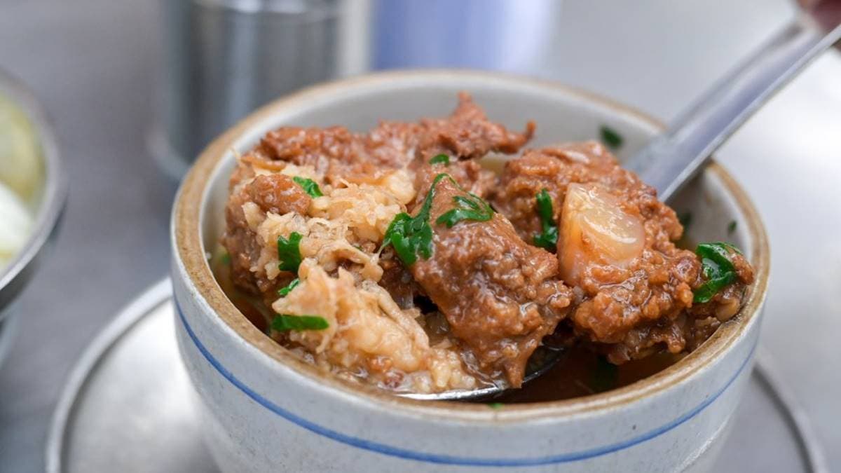 「芋頭排骨酥湯」湯頭吸收了芋頭與排骨酥的精華，喝起來非常清甜。（圖片來源：女子的休假計劃）